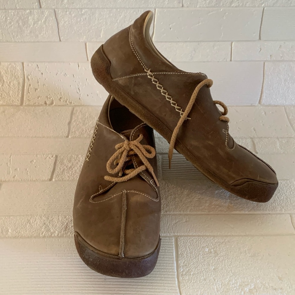 El NaturaLista vegan leather fall shoes